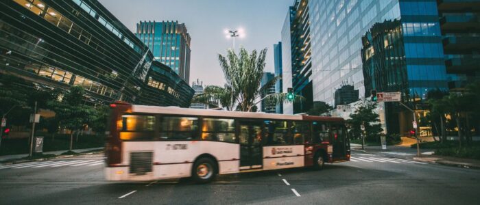 How Smart City Mobility Solutions Help Optimize Bus Routes