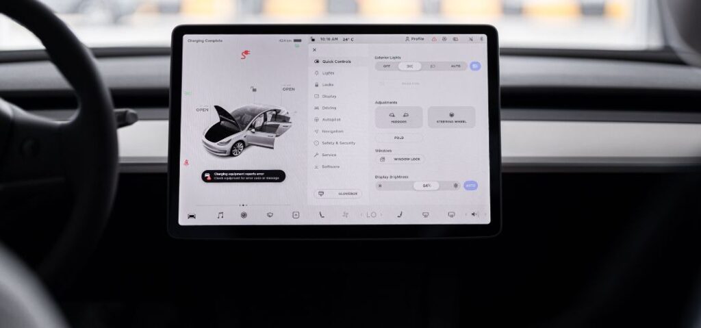How Software Defined Vehicles Help Automakers Manage Software Complexity
