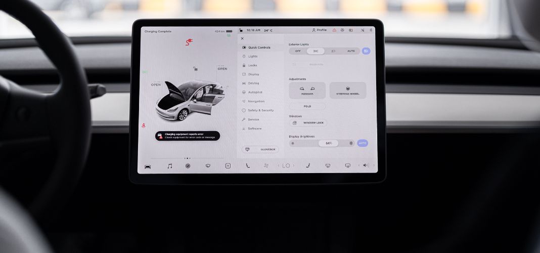 How Software Defined Vehicles Help Automakers Manage Software Complexity
